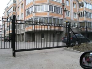 Откатные ворота на забивных сваях